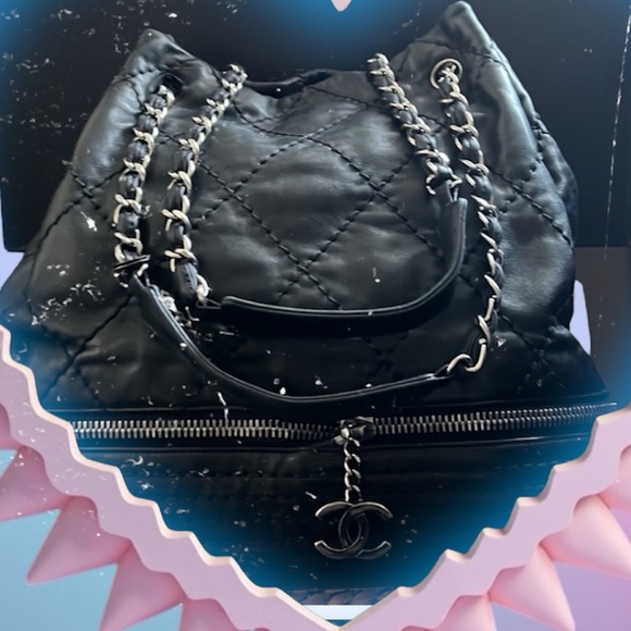 Chanel Bag - Picture 2 of 2
